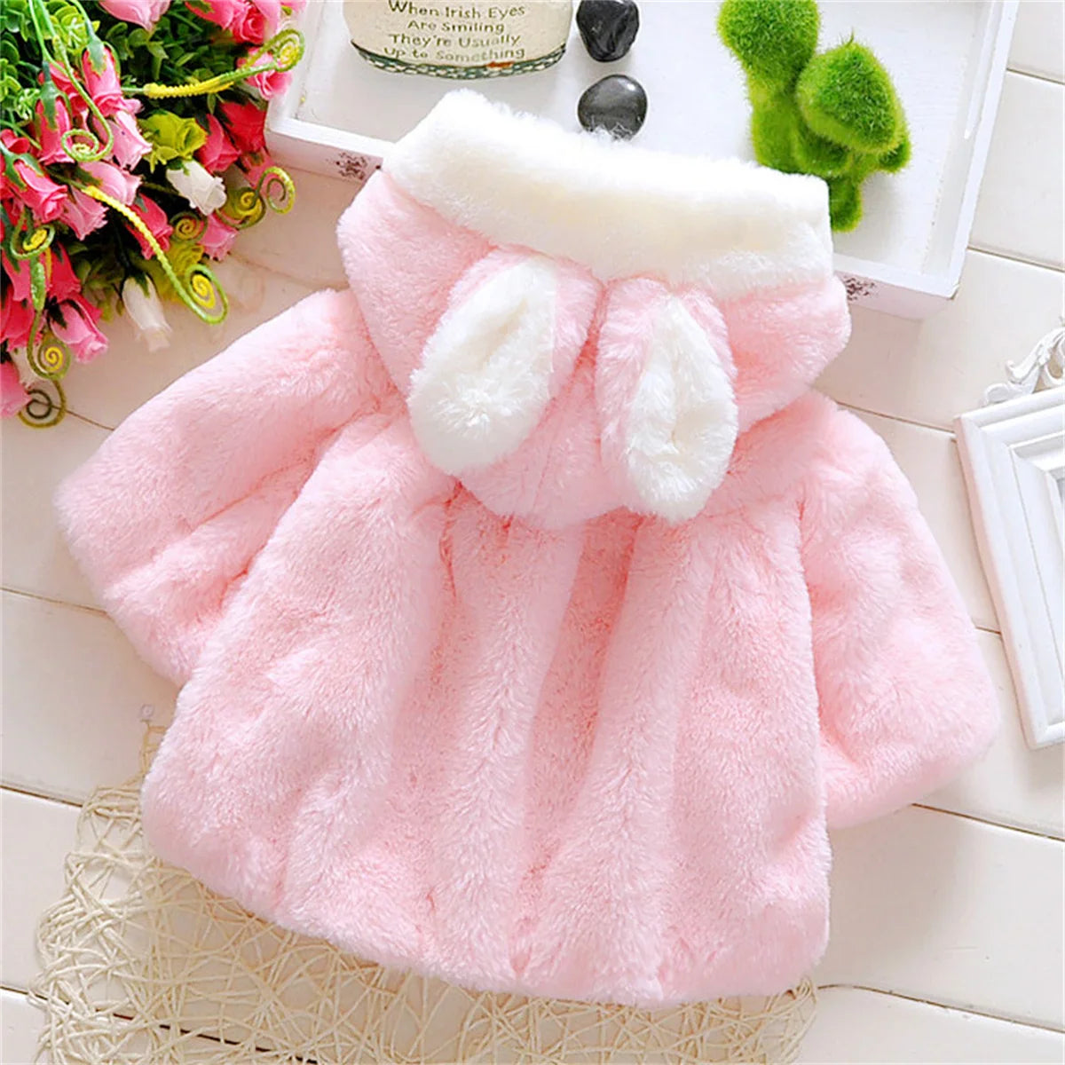 Veste d'hiver pour bébé fille, douce et mignonne, chaude, à capuche, oreilles de lapin, pull en laine, vêtements minimalistes pour enfants de 0 à 3 ans
