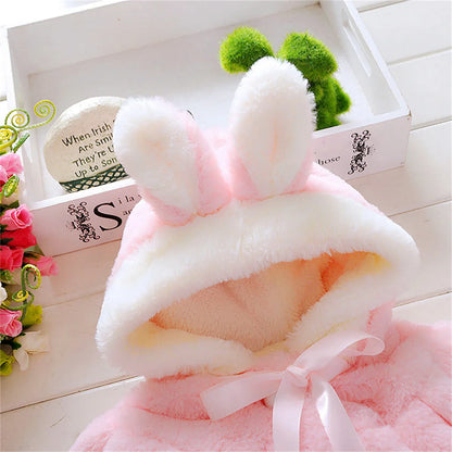 Veste d'hiver pour bébé fille, douce et mignonne, chaude, à capuche, oreilles de lapin, pull en laine, vêtements minimalistes pour enfants de 0 à 3 ans