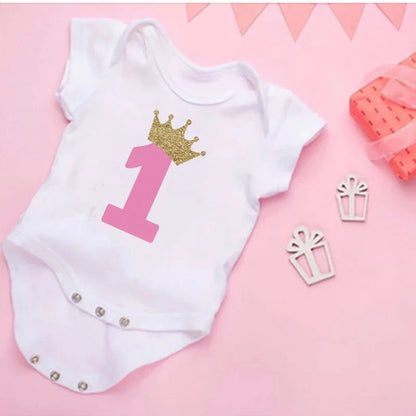Babykleidung zum ersten Geburtstag