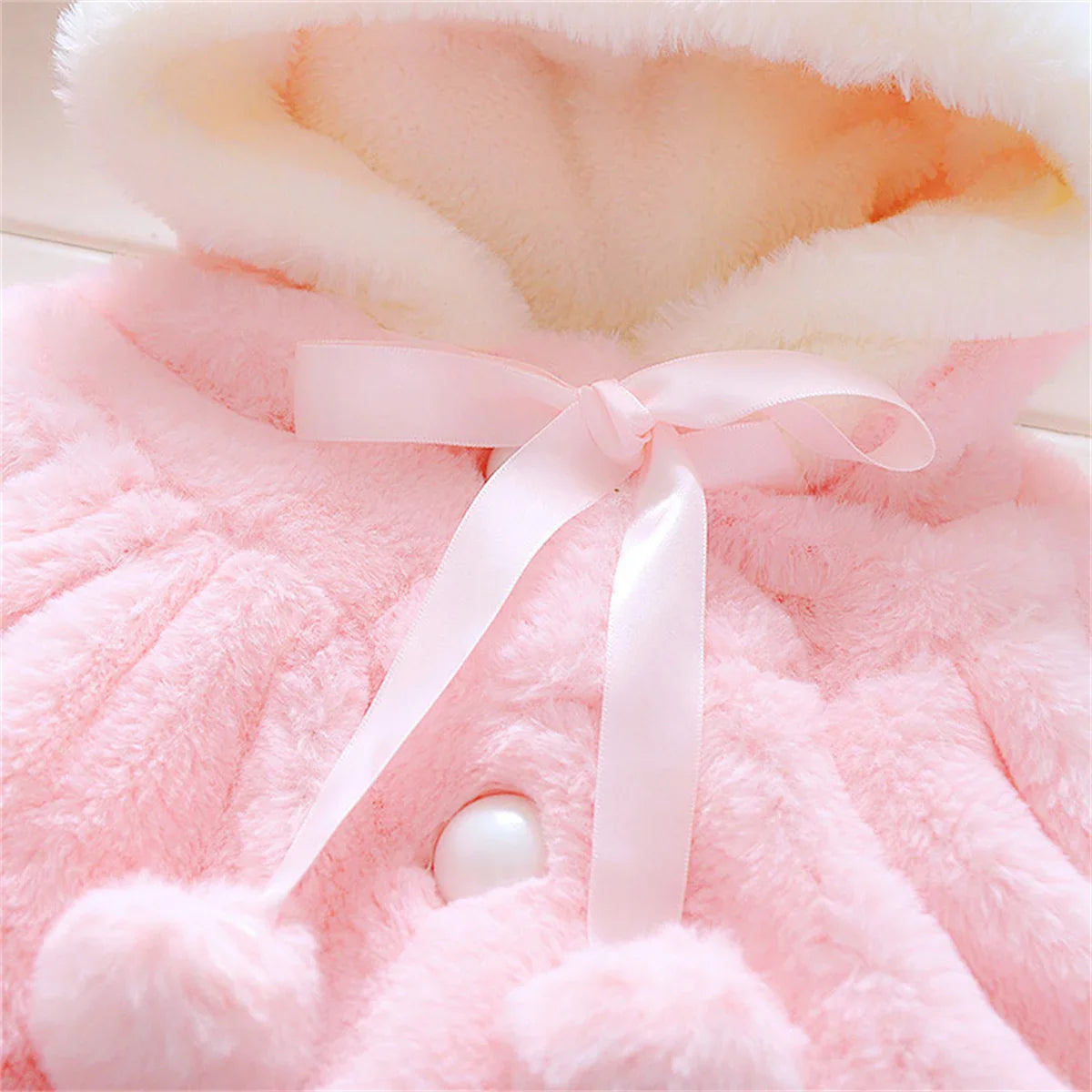 Veste d'hiver pour bébé fille, douce et mignonne, chaude, à capuche, oreilles de lapin, pull en laine, vêtements minimalistes pour enfants de 0 à 3 ans